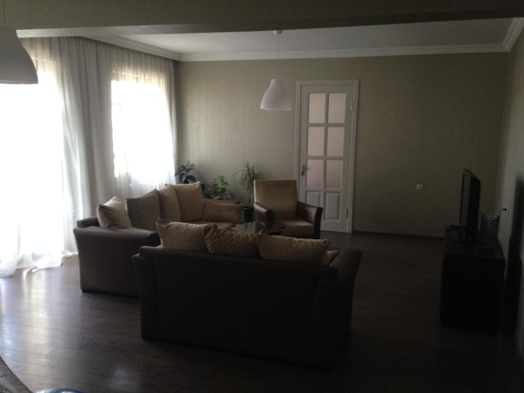 Cheap And Chic Appartement Batoemi Buitenkant foto