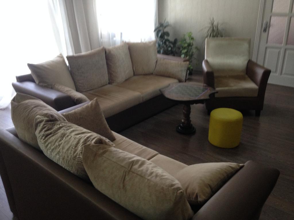 Cheap And Chic Appartement Batoemi Buitenkant foto