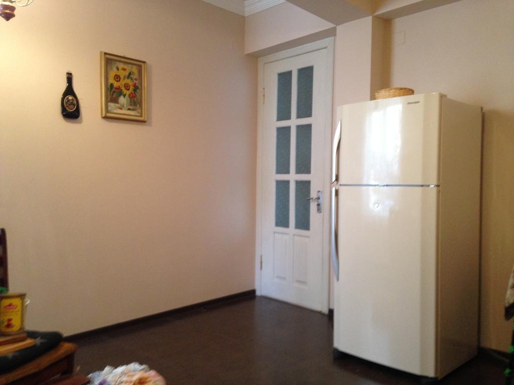 Cheap And Chic Appartement Batoemi Buitenkant foto