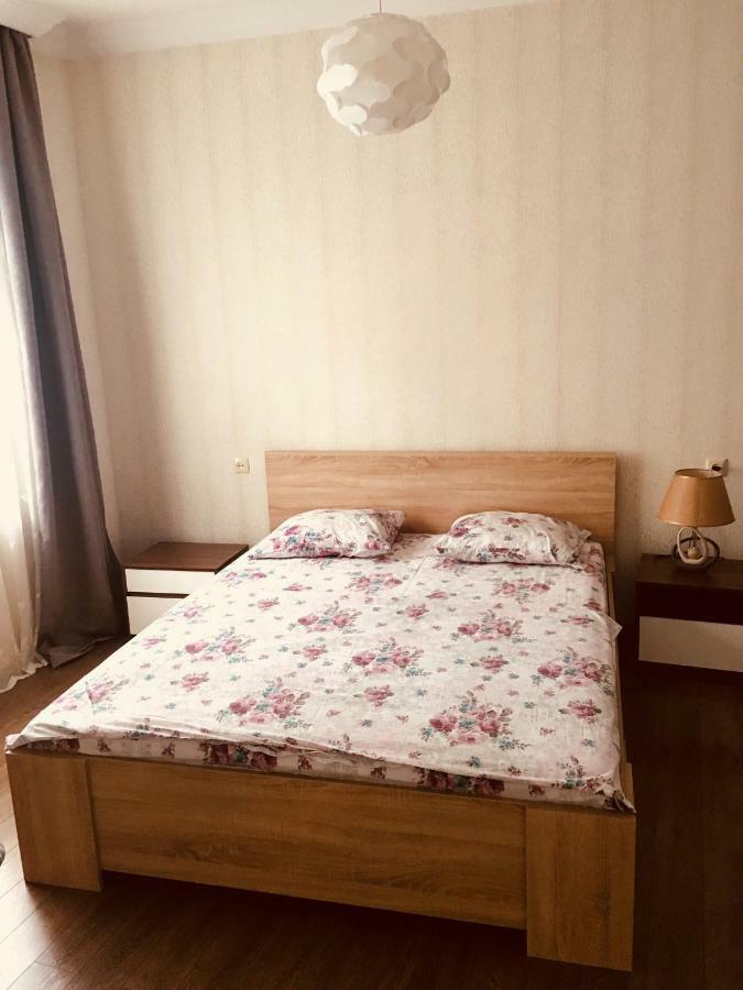 Cheap And Chic Appartement Batoemi Buitenkant foto